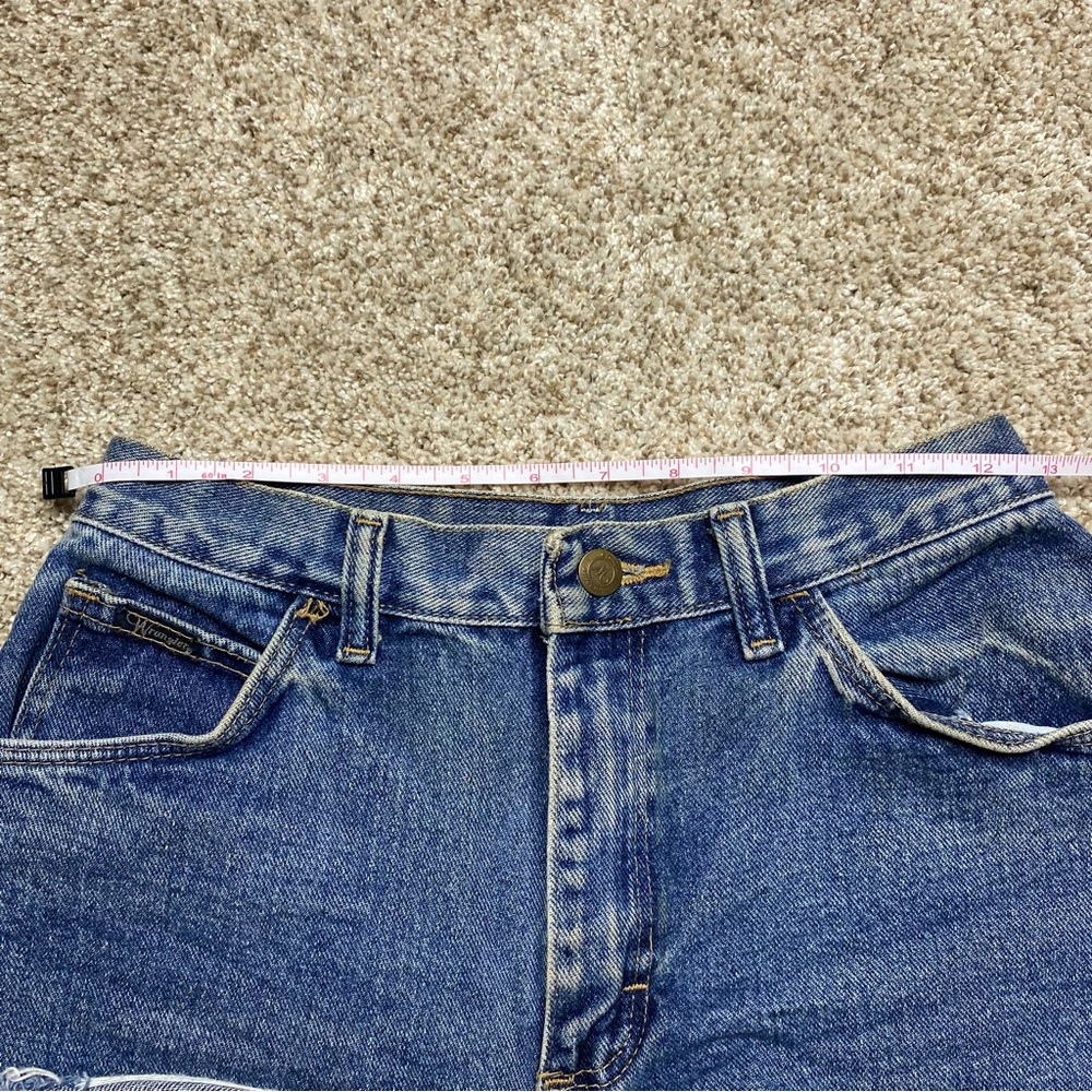 Vintage Wrangler Cut-Off Jean Shorts - Picture 4 of 9